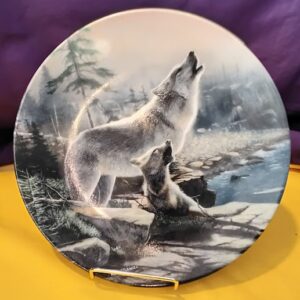 "Howling Lesson" Wolf Plate - Kevin Daniel