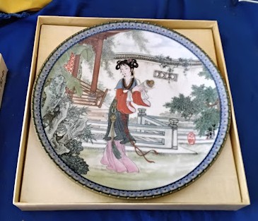 10" Jingdezhen Pao-chai China Collector Plate