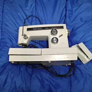 Kenmore 12 Stitch Sewing Machine Model 13520 w/ Accessories