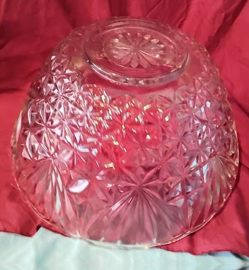 Large Cut Crystal Starburst Pinwheel Serving Bowl 10"